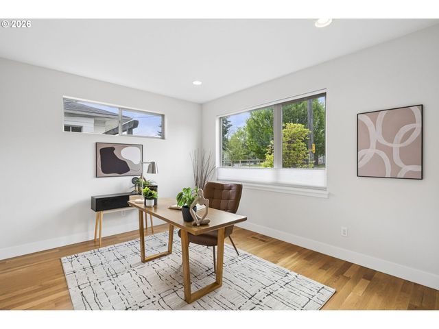 1525 Ne ROSA PARKS Way, Portland, OR 97221