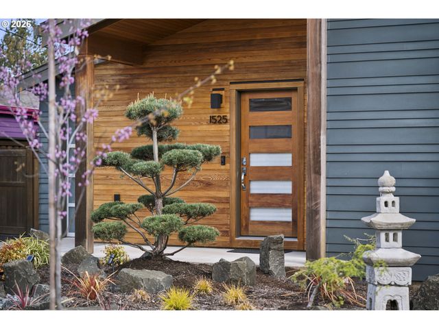 1525 Ne ROSA PARKS Way, Portland, OR 97221