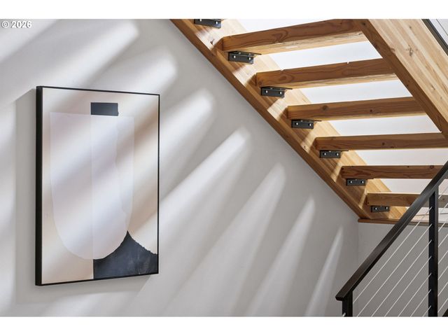 1525 Ne ROSA PARKS Way, Portland, OR 97221