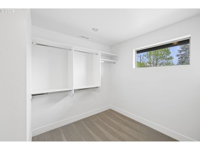 1525 Ne ROSA PARKS Way, Portland, OR 97221