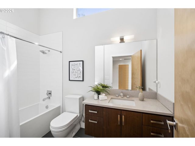 1525 Ne ROSA PARKS Way, Portland, OR 97221