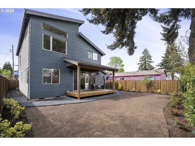 1525 Ne ROSA PARKS Way, Portland, OR 97221