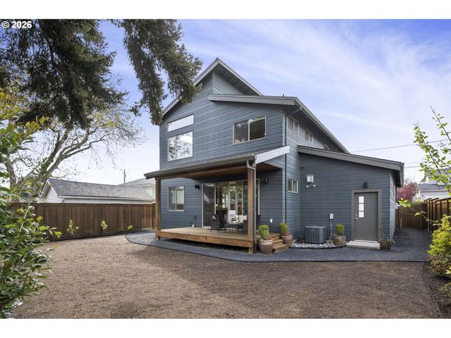 1525 Ne ROSA PARKS Way, Portland, OR 97221