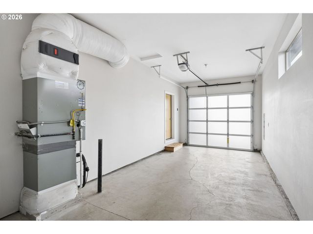 1525 Ne ROSA PARKS Way, Portland, OR 97221