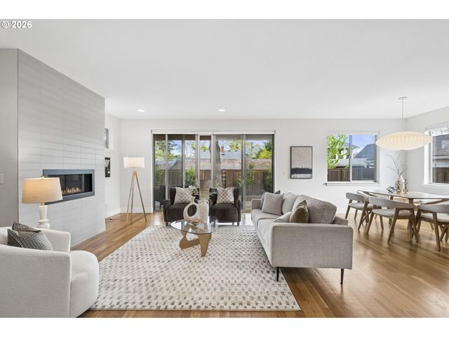 1525 Ne ROSA PARKS Way, Portland, OR 97221