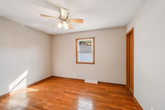 615 27th Street NW, Cedar Rapids, IA 52405