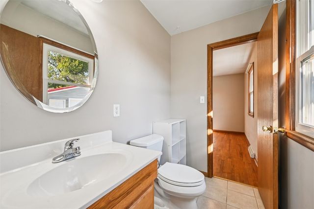 615 27th Street NW, Cedar Rapids, IA 52405