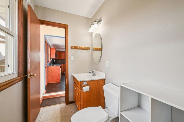 615 27th Street NW, Cedar Rapids, IA 52405