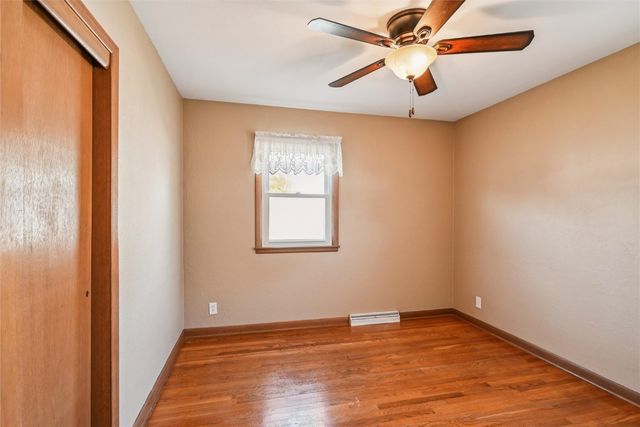 615 27th Street NW, Cedar Rapids, IA 52405