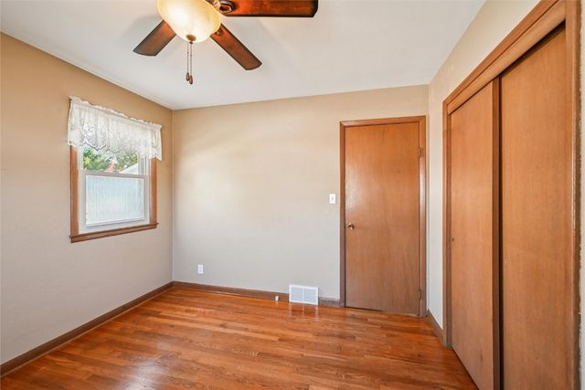 615 27th Street NW, Cedar Rapids, IA 52405