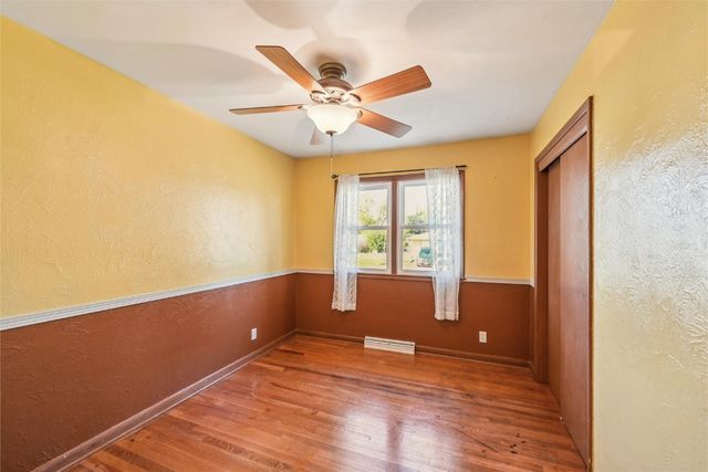 615 27th Street NW, Cedar Rapids, IA 52405