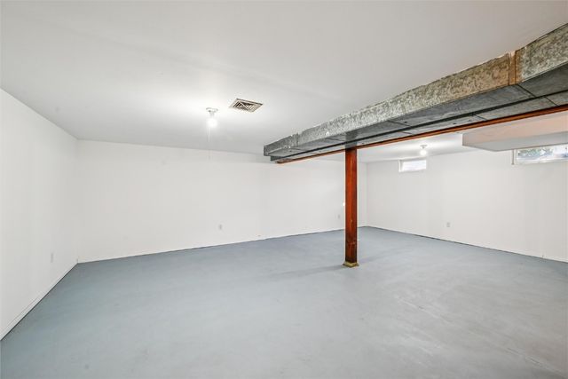 615 27th Street NW, Cedar Rapids, IA 52405