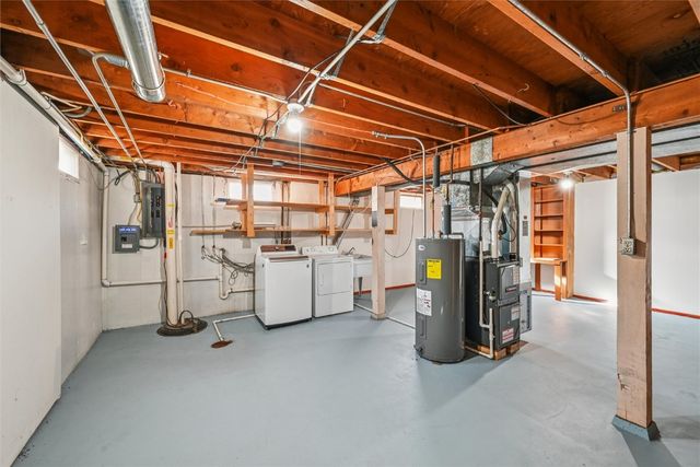 615 27th Street NW, Cedar Rapids, IA 52405