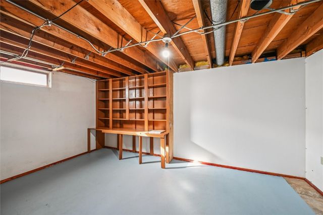 615 27th Street NW, Cedar Rapids, IA 52405