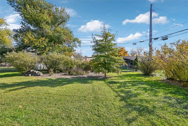 615 27th Street NW, Cedar Rapids, IA 52405