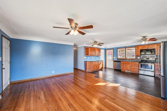 615 27th Street NW, Cedar Rapids, IA 52405