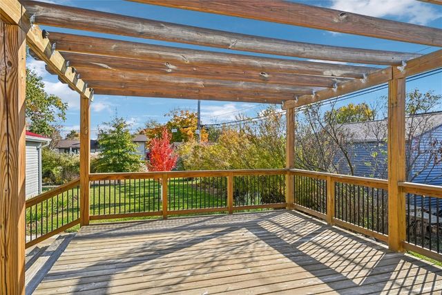 615 27th Street NW, Cedar Rapids, IA 52405