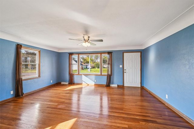 615 27th Street NW, Cedar Rapids, IA 52405