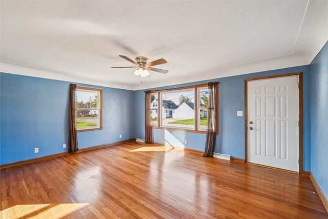 615 27th Street NW, Cedar Rapids, IA 52405