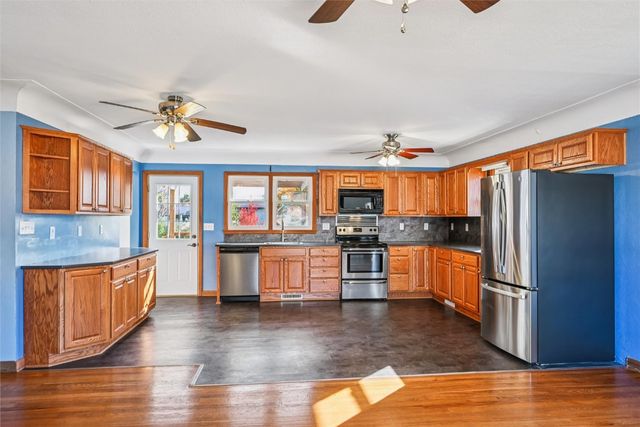 615 27th Street NW, Cedar Rapids, IA 52405