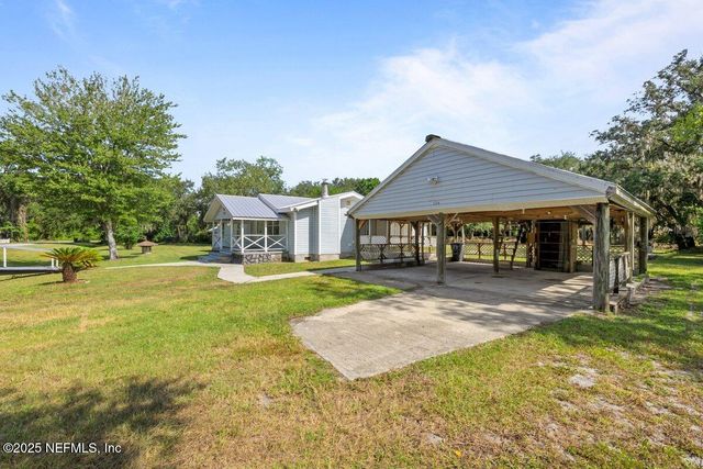 124 E GRANDVIEW Drive, East Palatka, FL 32131