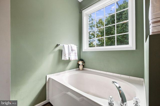 1008 ARROWHEAD RD, Front Royal, VA 22630