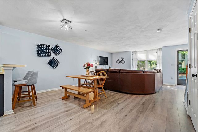 111 Brigham St 27B, Hudson, MA 01749
