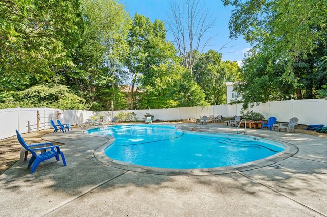111 Brigham St 27B, Hudson, MA 01749