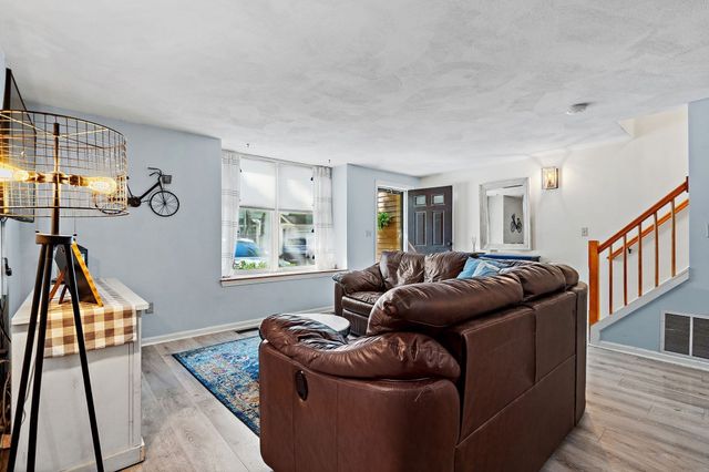 111 Brigham St 27B, Hudson, MA 01749