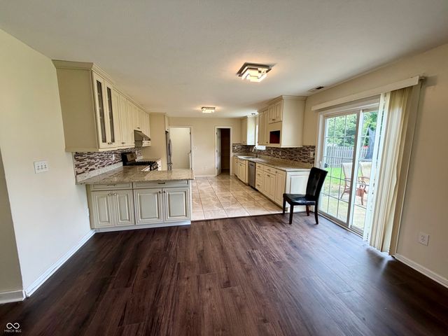 12072 Raiders Boulevard, Fishers, IN 46037