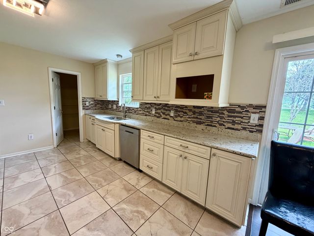 12072 Raiders Boulevard, Fishers, IN 46037