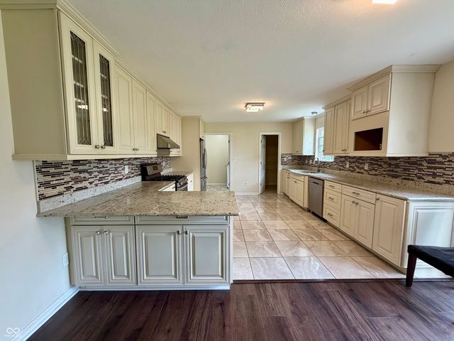 12072 Raiders Boulevard, Fishers, IN 46037