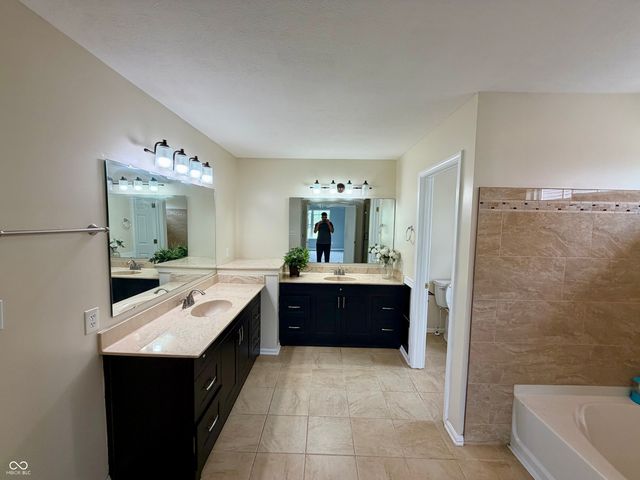 12072 Raiders Boulevard, Fishers, IN 46037