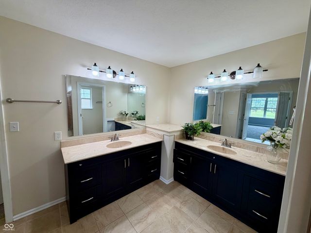 12072 Raiders Boulevard, Fishers, IN 46037