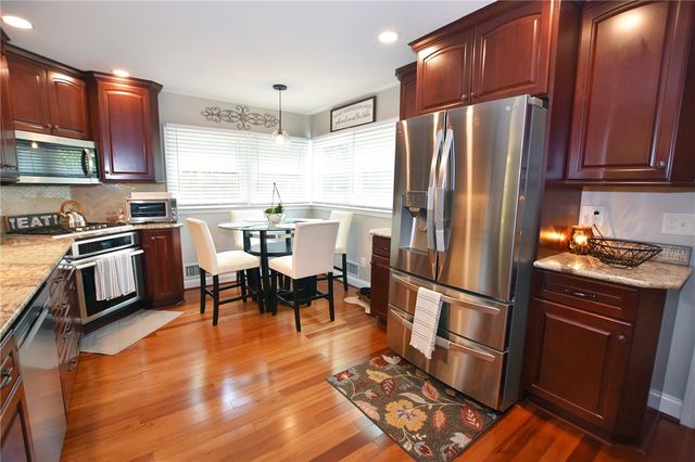 9 Little Spring Run, Perinton, NY 14450