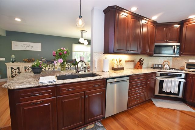 9 Little Spring Run, Perinton, NY 14450