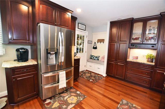 9 Little Spring Run, Perinton, NY 14450