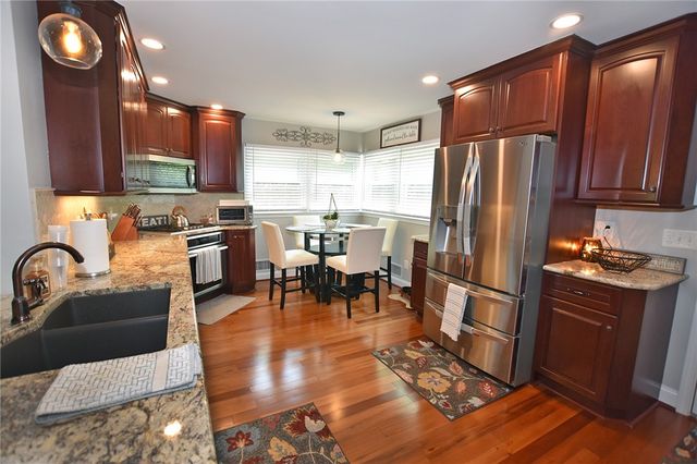 9 Little Spring Run, Perinton, NY 14450