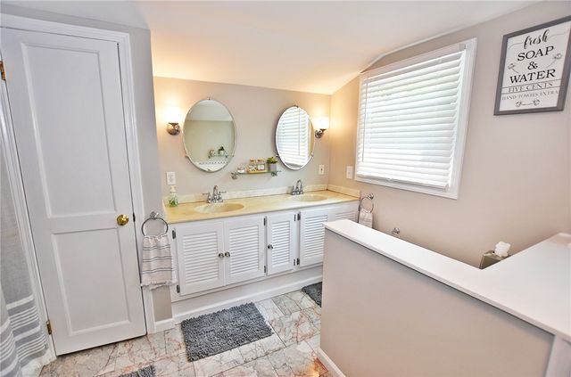 9 Little Spring Run, Perinton, NY 14450