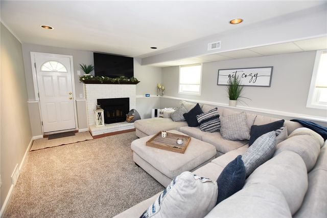 9 Little Spring Run, Perinton, NY 14450