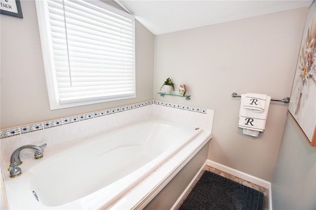 9 Little Spring Run, Perinton, NY 14450