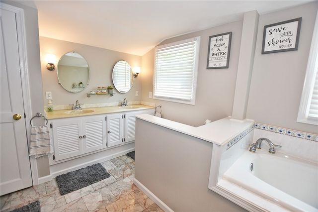 9 Little Spring Run, Perinton, NY 14450