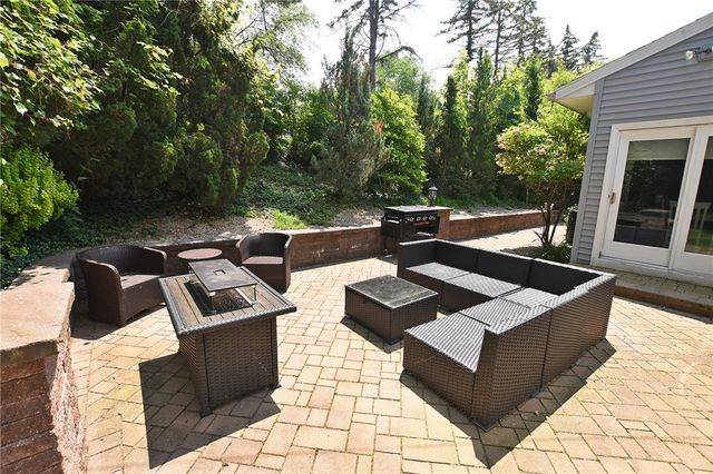 9 Little Spring Run, Perinton, NY 14450