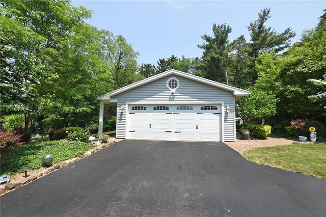 9 Little Spring Run, Perinton, NY 14450