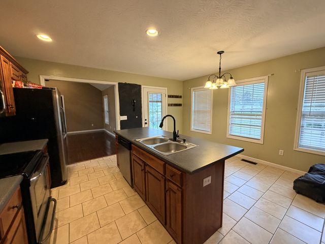 117 Taylor Ln, Lafayette, TN 37083
