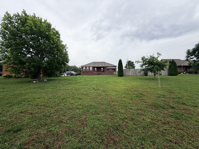 117 Taylor Ln, Lafayette, TN 37083