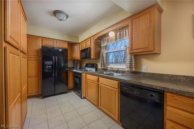 6121 Erie Avenue NW, Canal Fulton, OH 44614