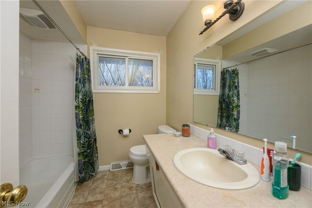 6121 Erie Avenue NW, Canal Fulton, OH 44614