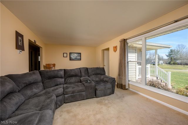 6121 Erie Avenue NW, Canal Fulton, OH 44614