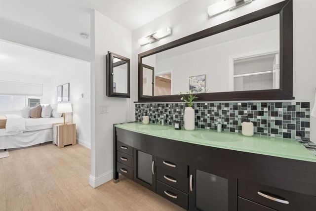 909 Apricot Avenue C, Campbell, CA 95008